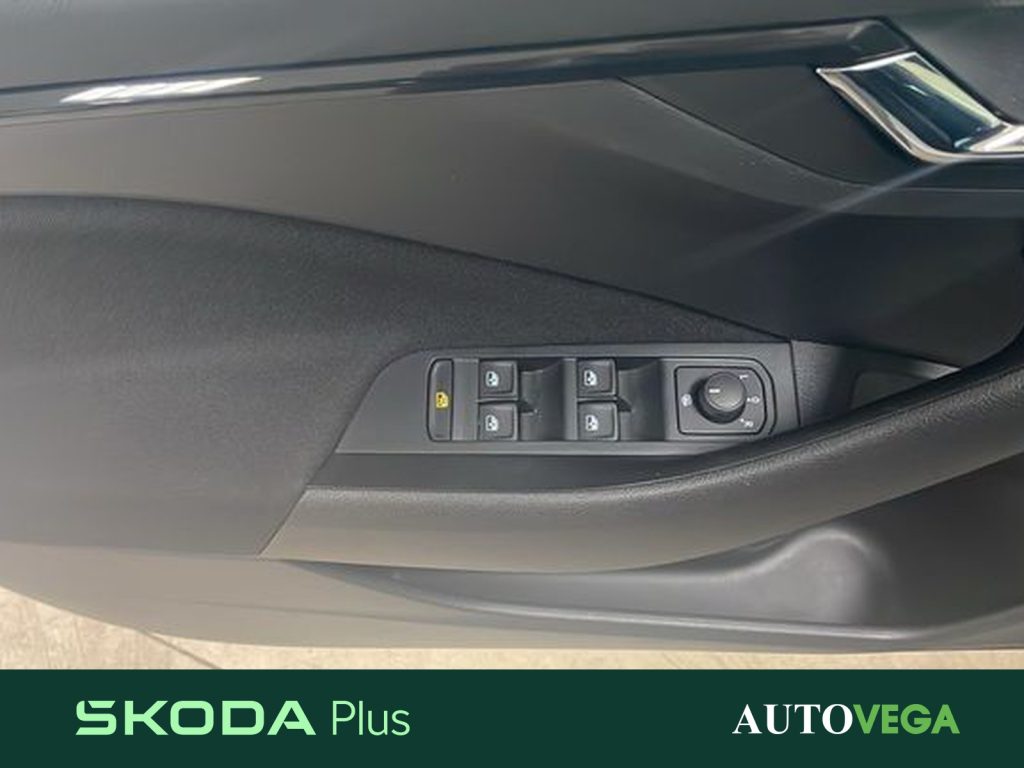 SKODA Kamiq 1.0 tsi black dots 95cv - 16