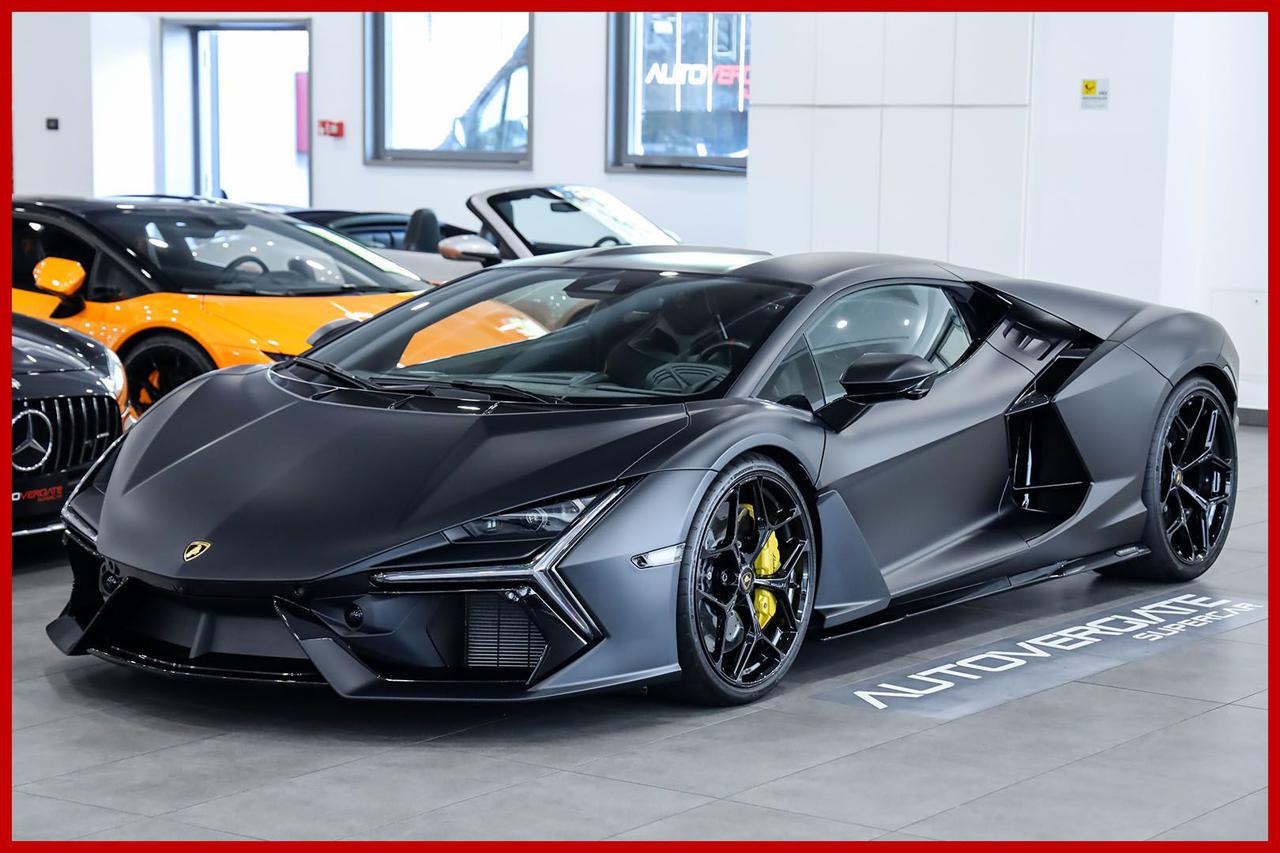 LAMBORGHINI REVUELTO