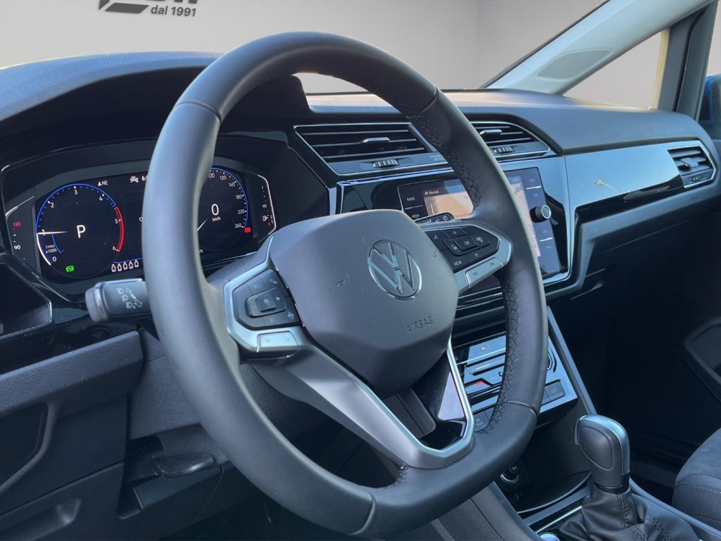 VOLKSWAGEN Touran 2.0 TDI EXECUTIVE DSG KM 0 - 11