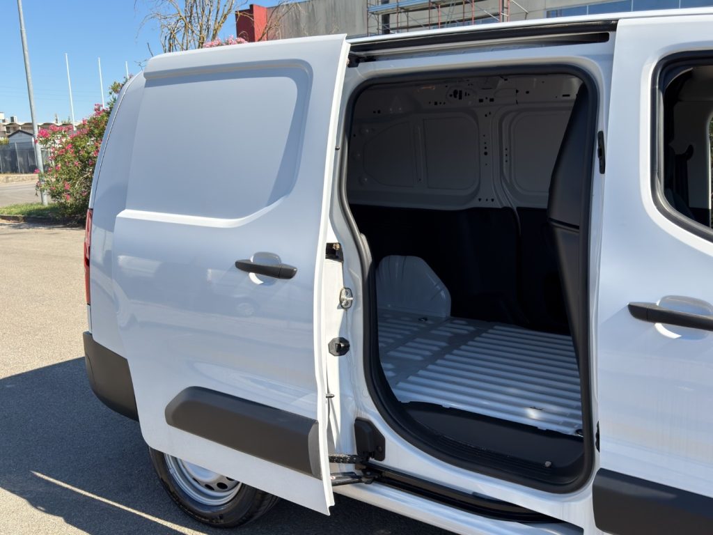 FIAT Doblo 1.5 130CV Maxi AUTOMATICO - 17