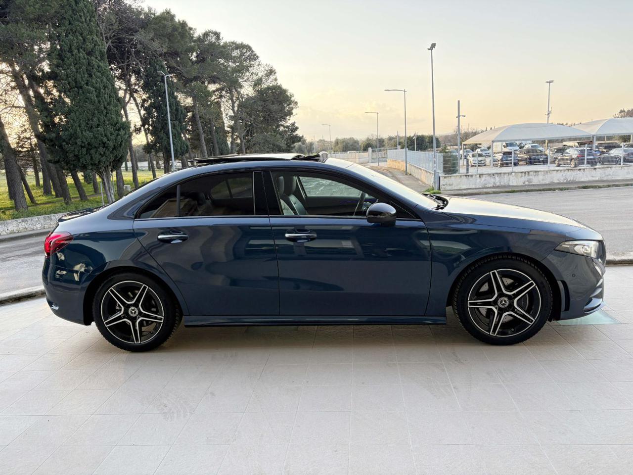 MERCEDES-BENZ A 220 d Automatic Premium Sedan TETTO-PACK NIGHT - 4