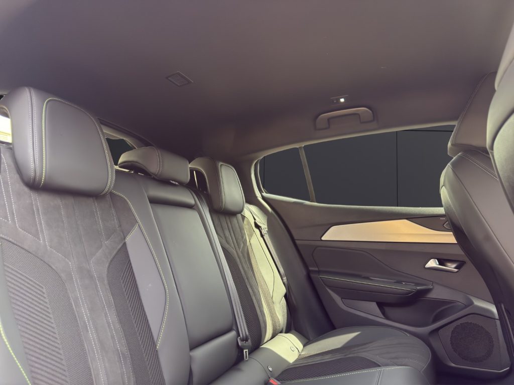 PEUGEOT 408 Hybrid 136 e-DCS6 GT - 18
