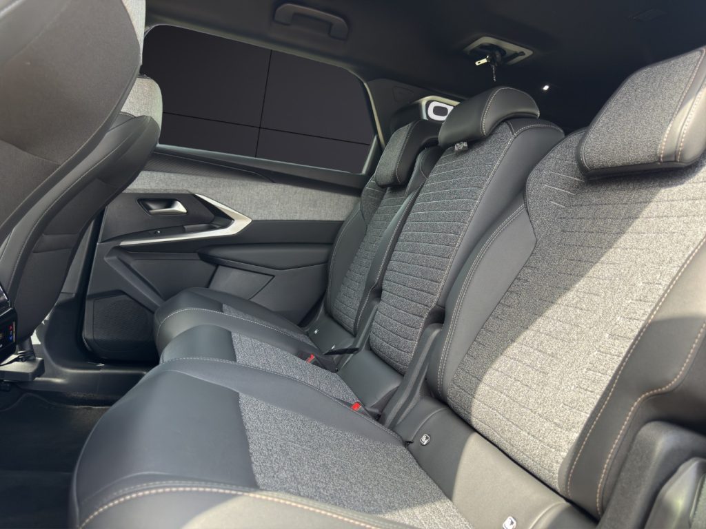 PEUGEOT 5008 Hybrid 136 e-DCS6 Allure - 12