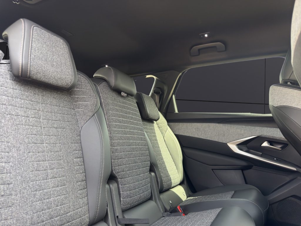 PEUGEOT 5008 Hybrid 136 e-DCS6 Allure - 18