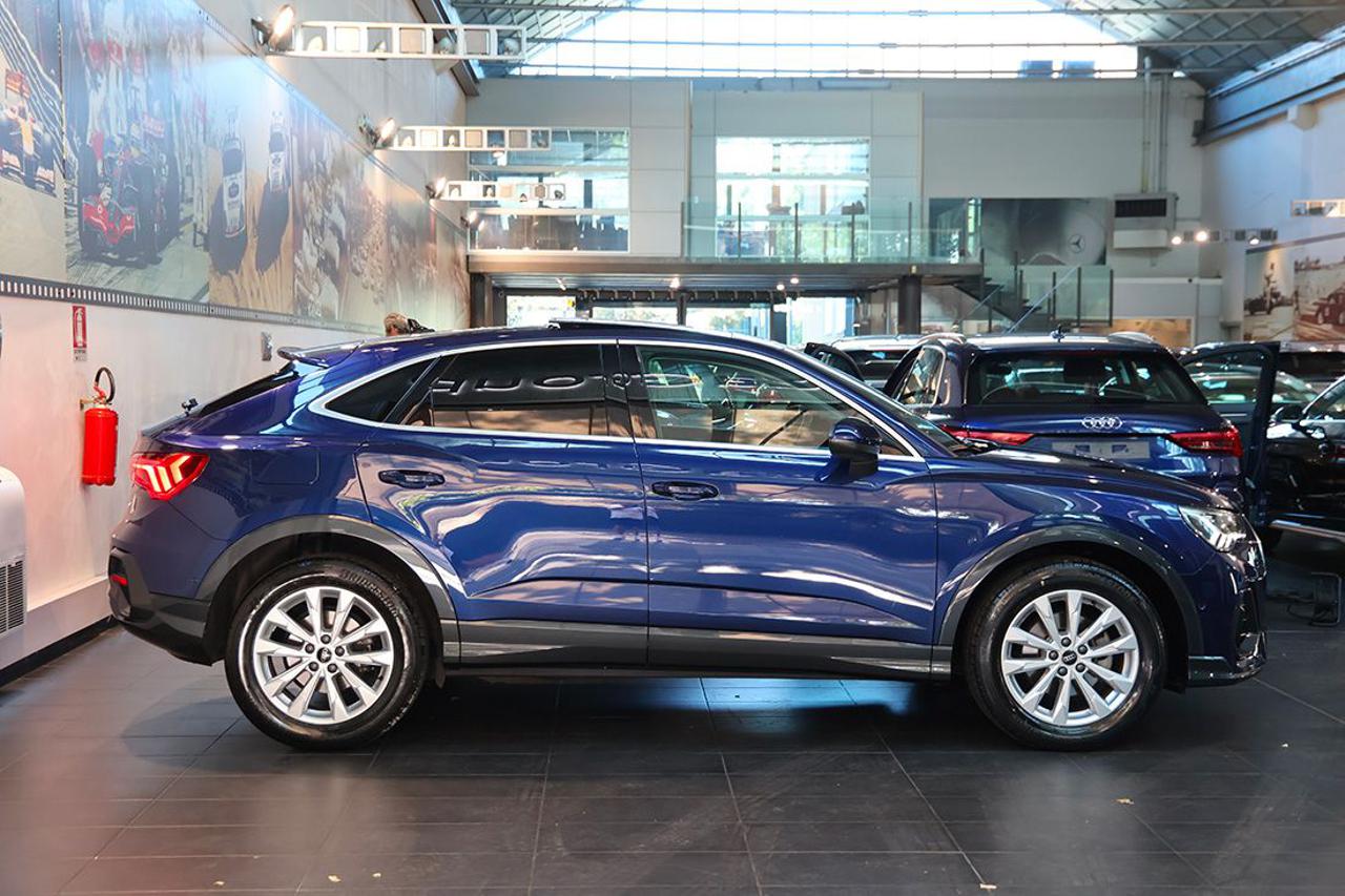 AUDI Q3 35 TDI Sportback Quattro S-Tronic Business Plus - 2