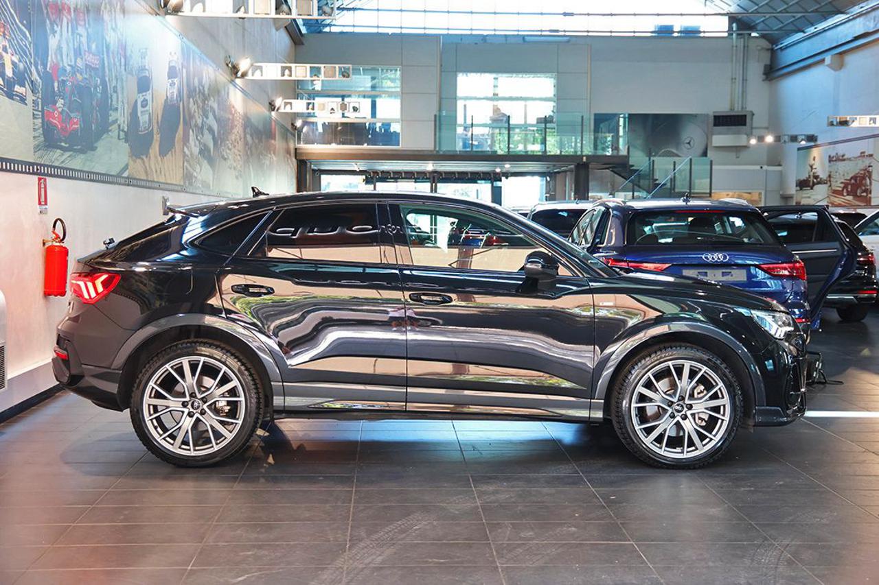 AUDI Q3 40 TDI Sportback Quattro S-Tronic S-Line - 2