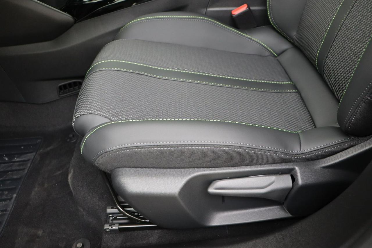 PEUGEOT 2008 Hybrid 145 e-DCS6 GT - 7