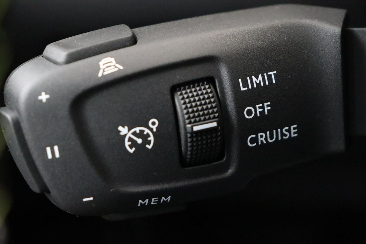 PEUGEOT 2008 Hybrid 145 e-DCS6 GT - 16