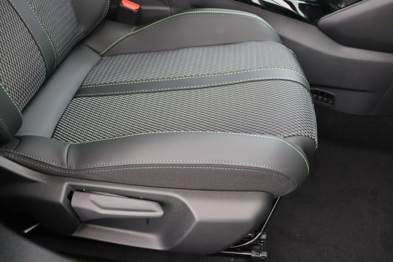 PEUGEOT 2008 Hybrid 145 e-DCS6 GT - 9