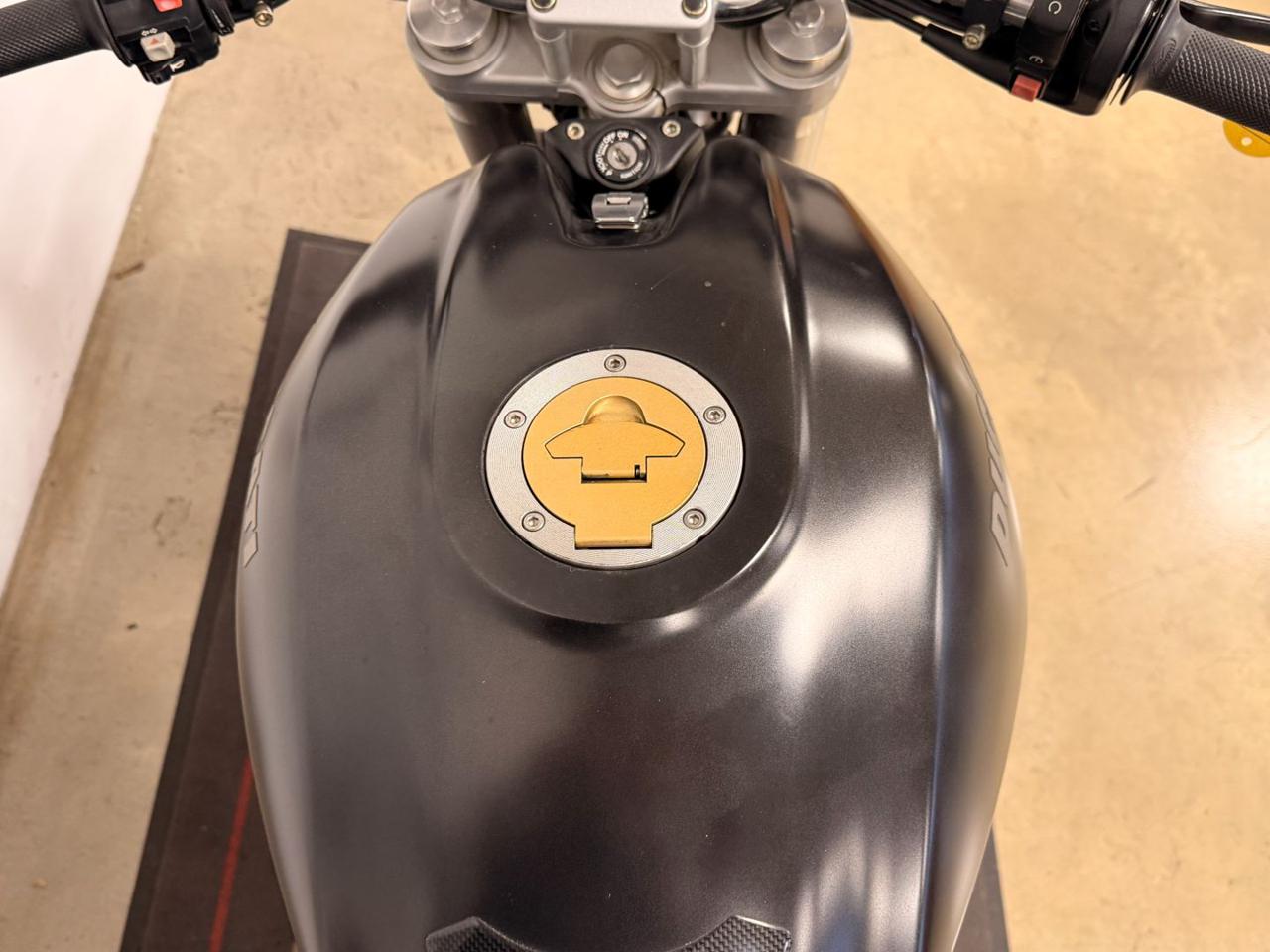 DUCATI Monster 750 BLACK - 11