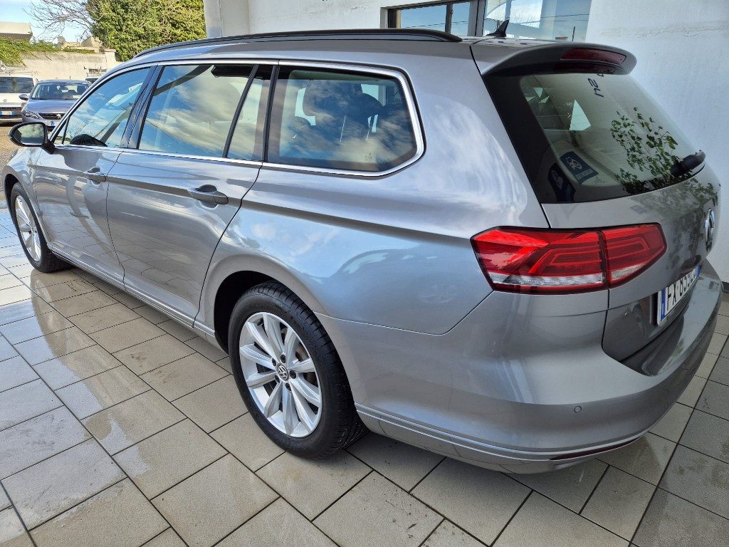 VOLKSWAGEN Passat Variant 1.6 TDI DSG Business BMT - 4