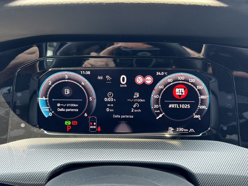 VOLKSWAGEN Golf Nuova Golf R-Line Plus 2.0 TDI SCR 110 kW (150 CV) - 14
