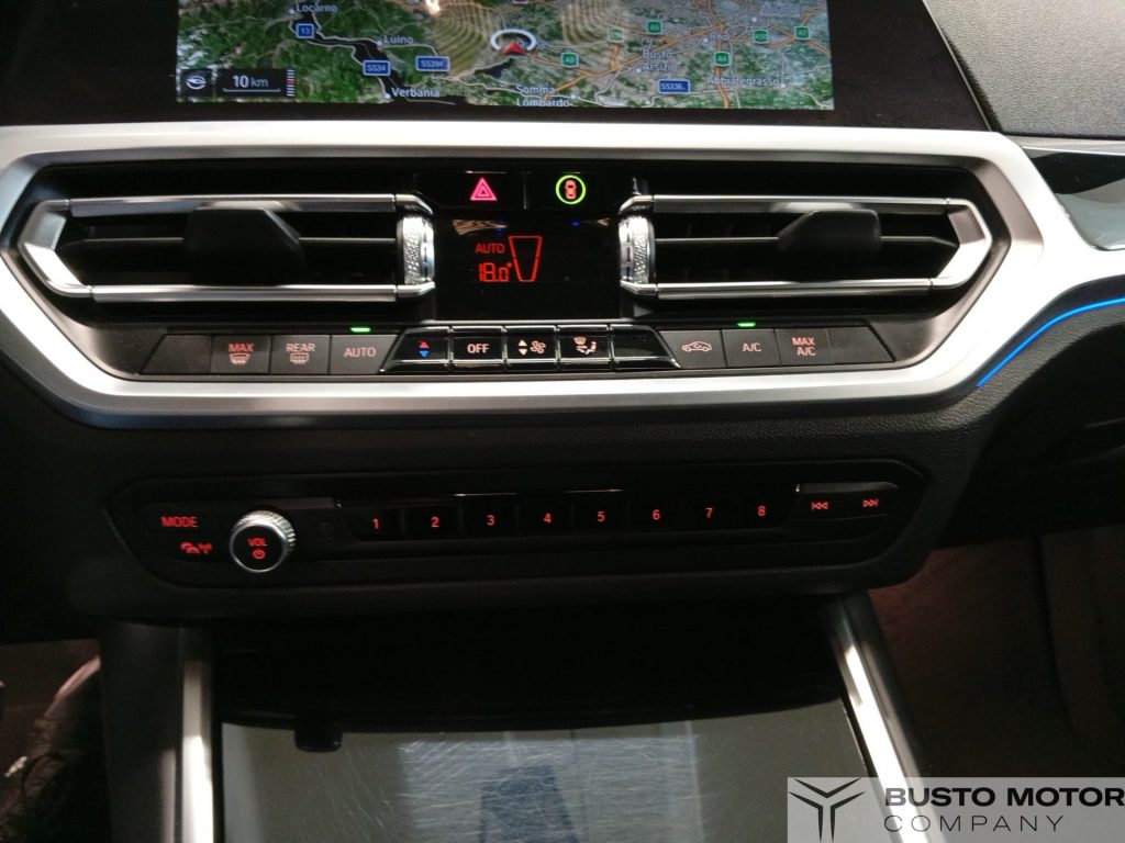 BMW 318 318d Touring mhev 48V Business Advantage auto - 13