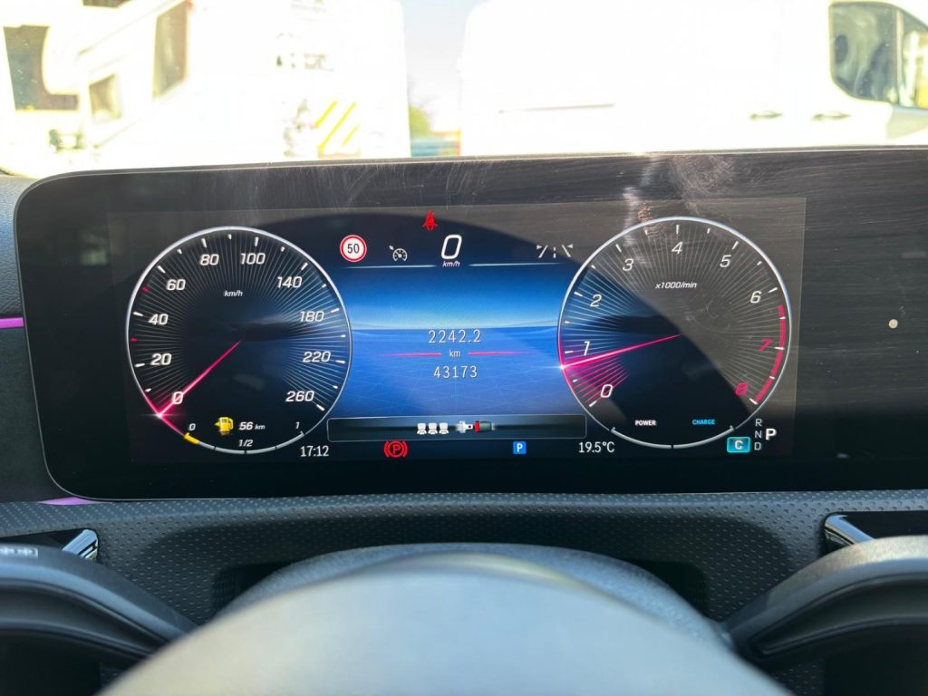 MERCEDES-BENZ A 250 Autom. 4Matic AMG Line*TETTINO*SEDILI RISC.*ALCANT - 25