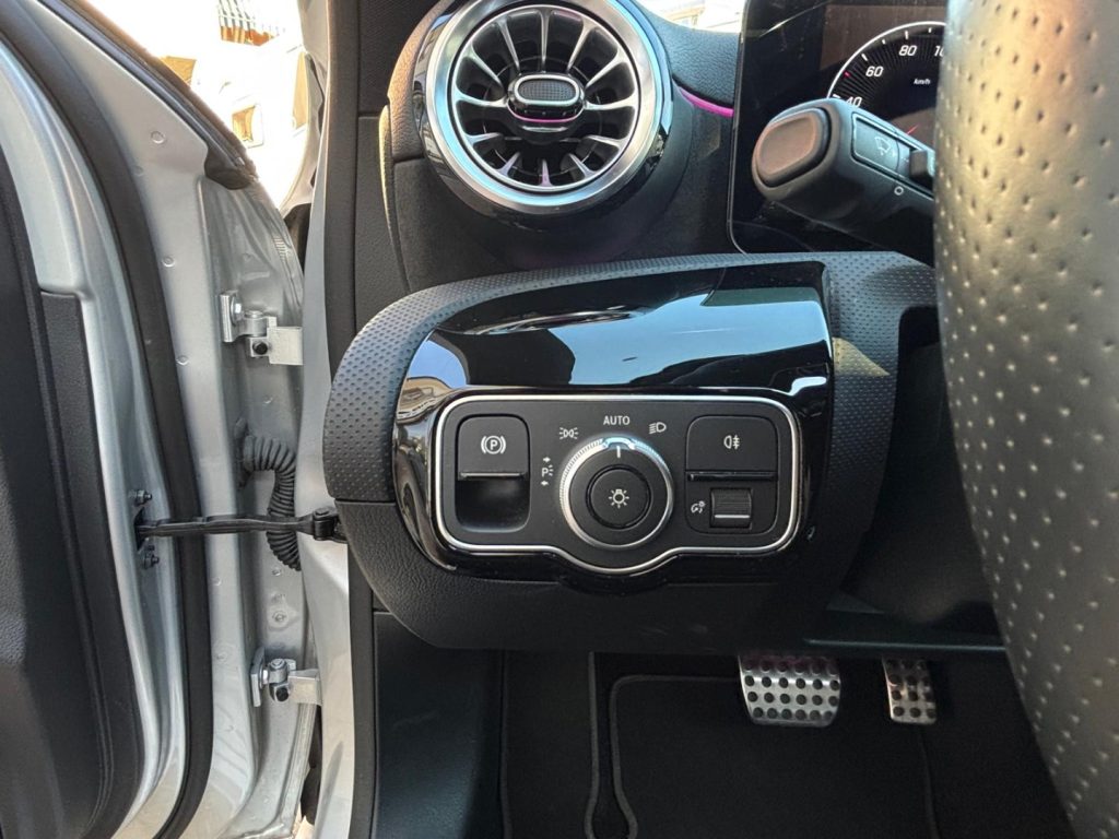 MERCEDES-BENZ A 250 Autom. 4Matic AMG Line*TETTINO*SEDILI RISC.*ALCANT - 27