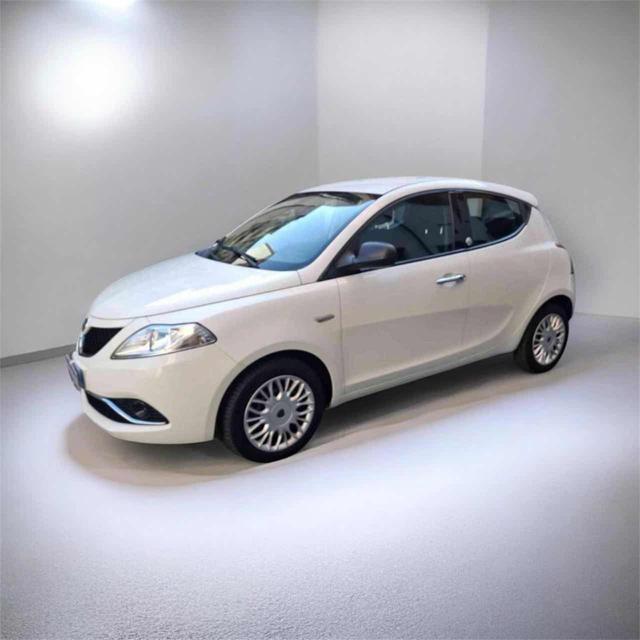 LANCIA Ypsilon Bianco pastello