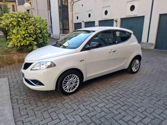 LANCIA Ypsilon Bianco pastello