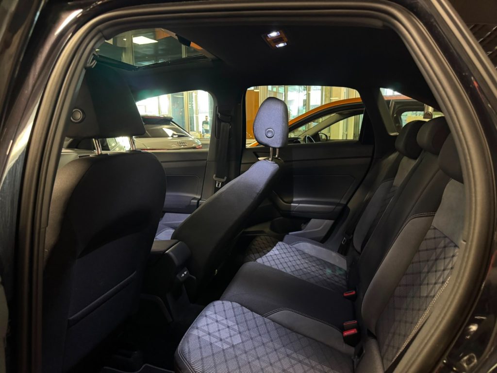 VOLKSWAGEN Taigo 1.0 TSI DSG R-Line 18 - 6