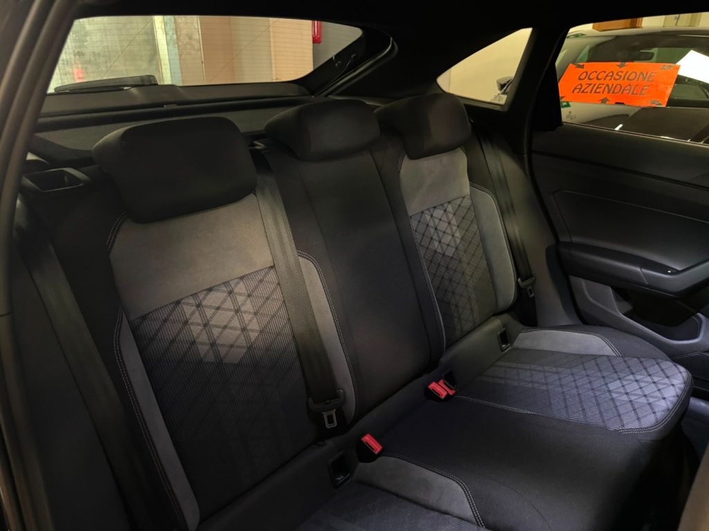 VOLKSWAGEN Taigo 1.0 TSI DSG R-Line 18 - 10