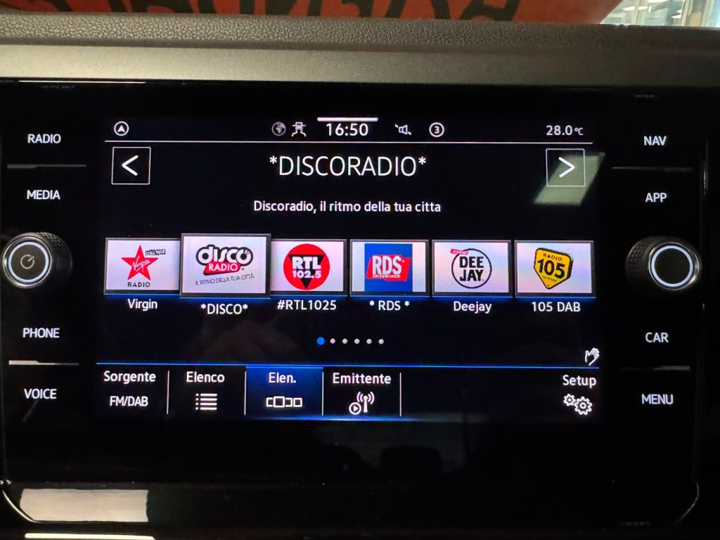 VOLKSWAGEN Taigo 1.0 TSI DSG R-Line 18 - 25