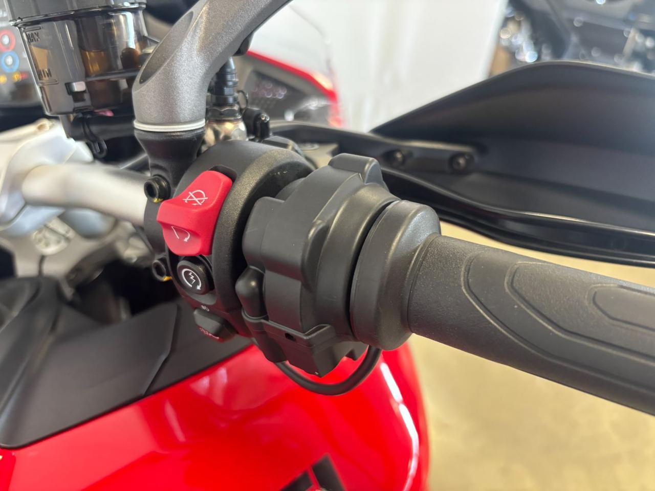 DUCATI Multistrada V2 S RED - 11