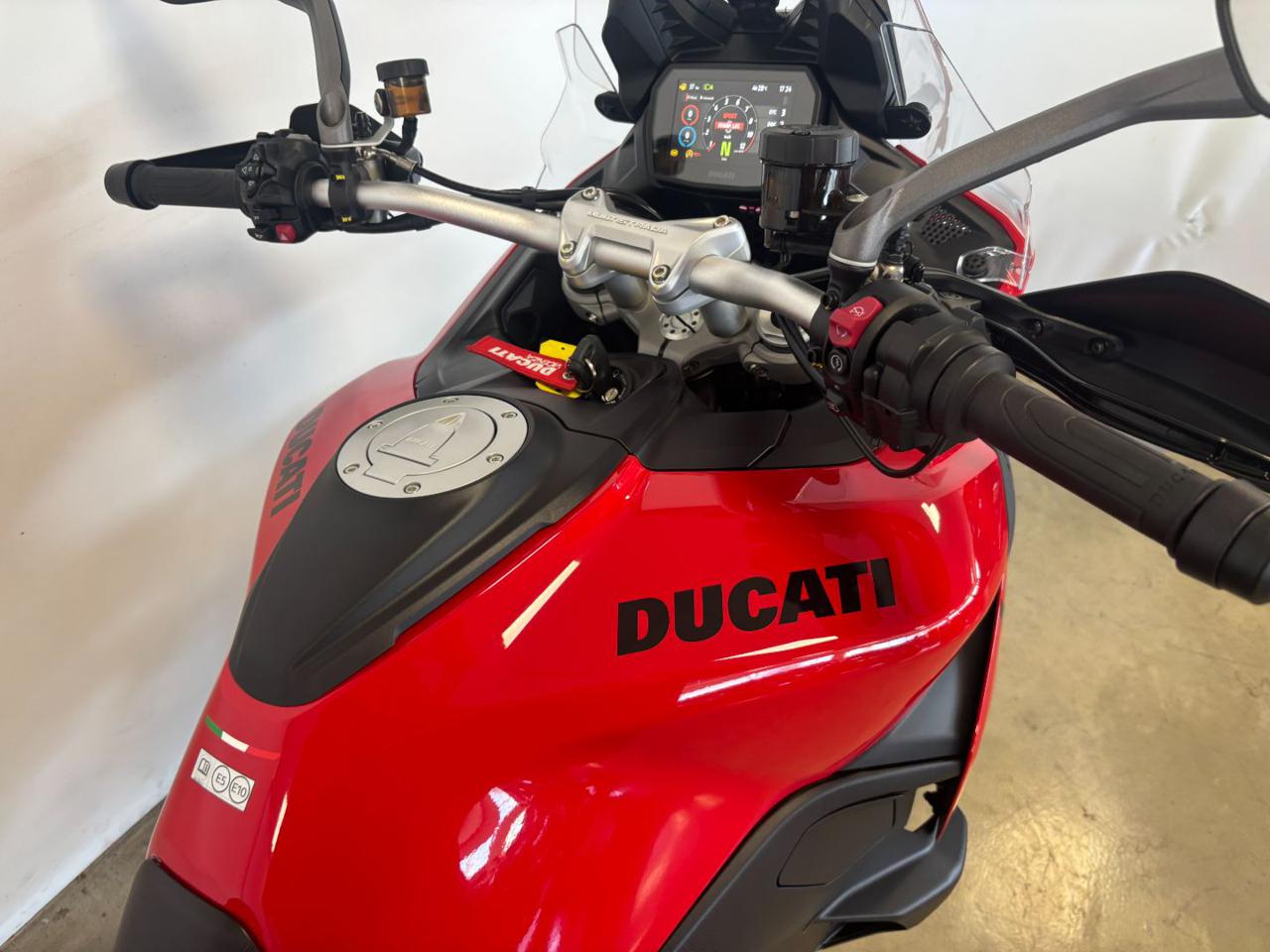 DUCATI Multistrada V2 S RED - 9