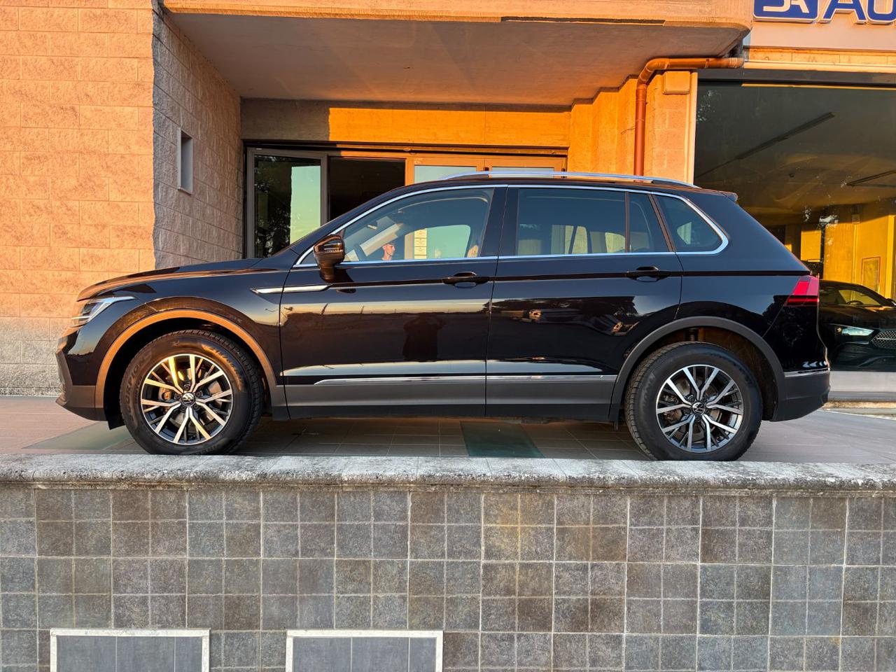 VOLKSWAGEN Tiguan 2.0 TDI 150 CV SCR DSG Life - 8