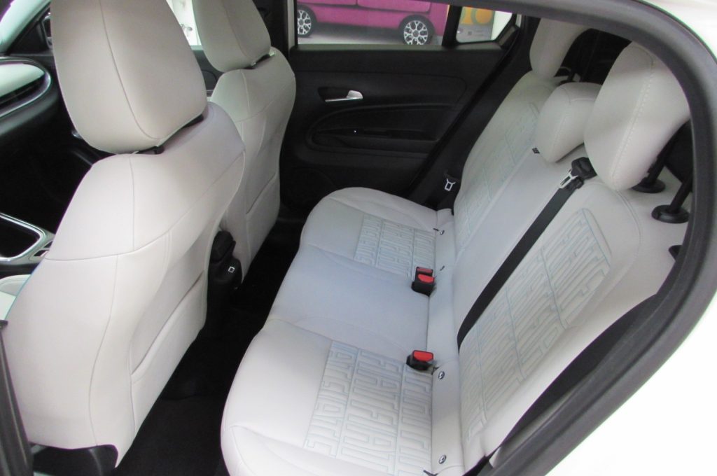 FIAT 600 Hybrid 110 CV DCT MHEV La Prima km zero - 13