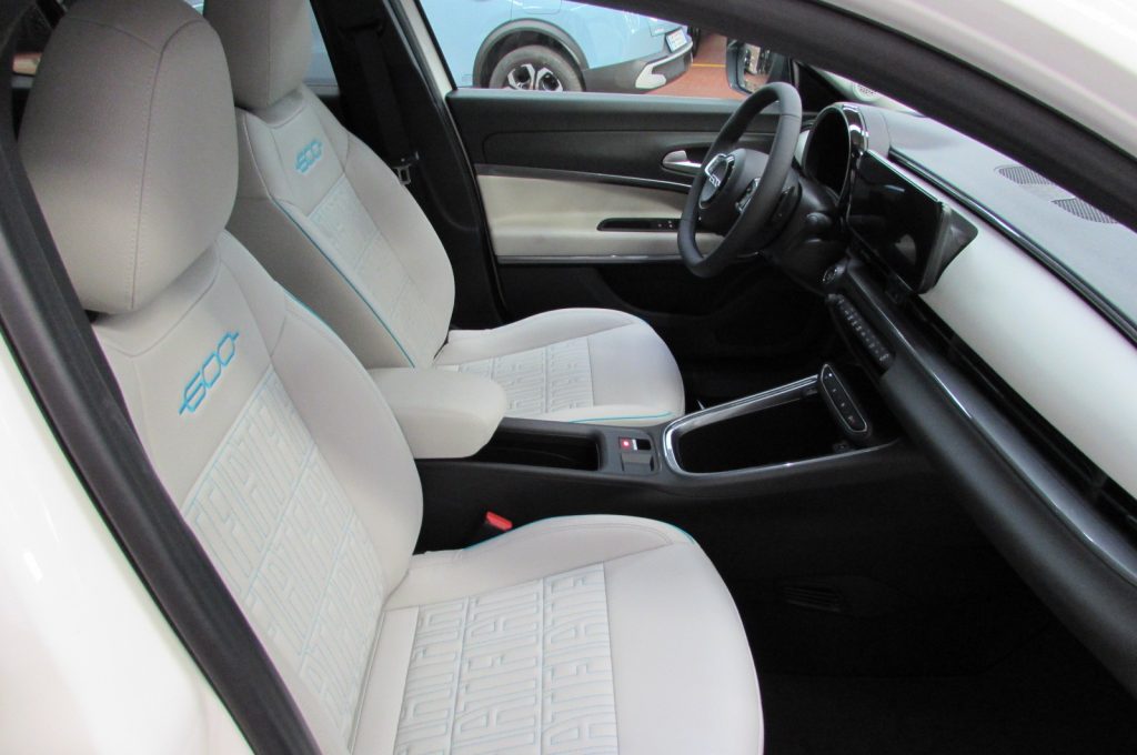 FIAT 600 Hybrid 110 CV DCT MHEV La Prima km zero - 16