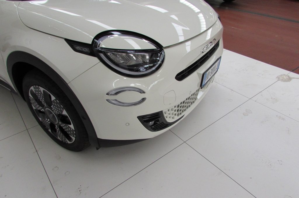 FIAT 600 Hybrid 110 CV DCT MHEV La Prima km zero - 17