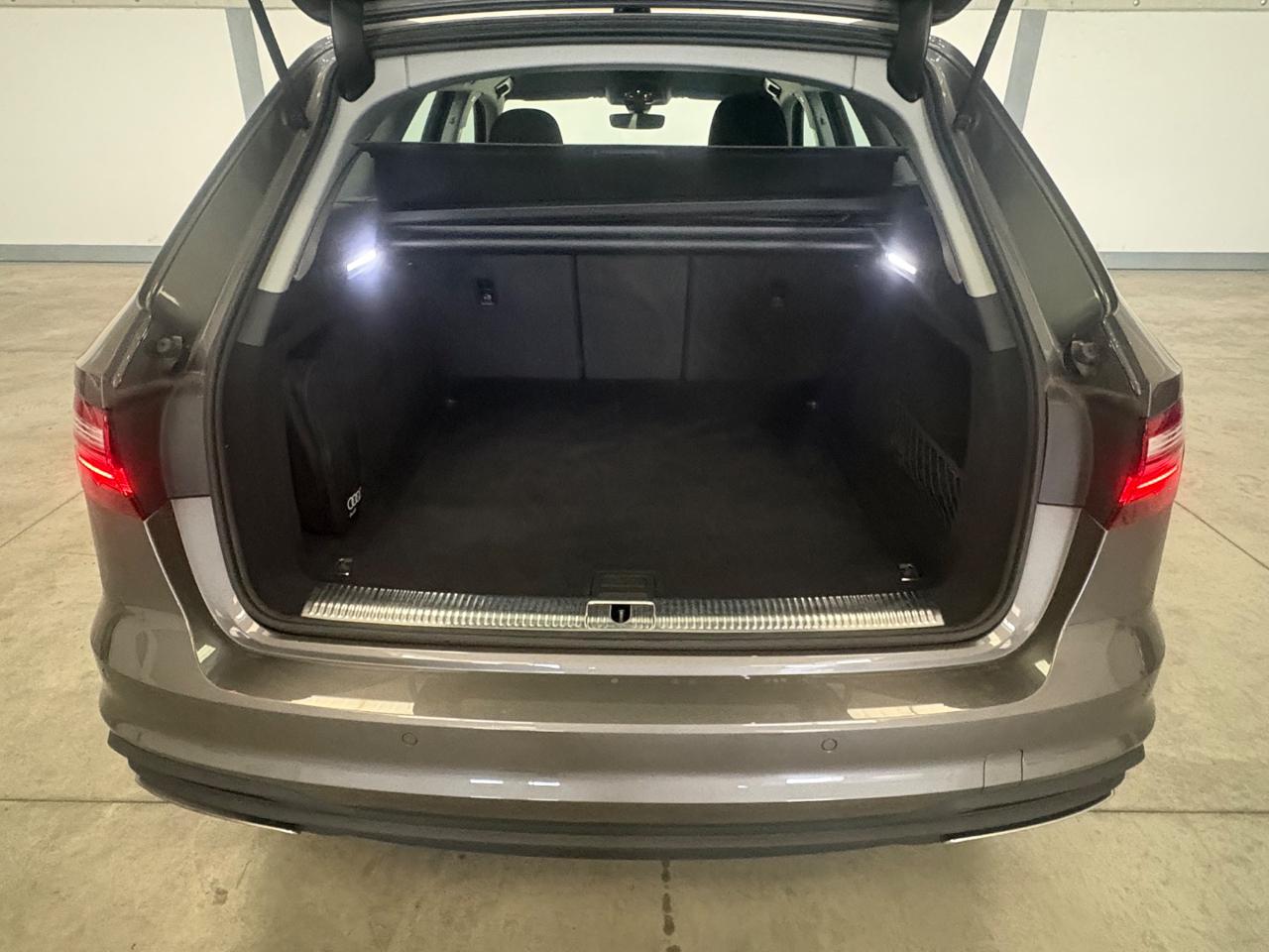 AUDI A4 Avant 35 TDI/163 CV S tronic Business Advanced - 14