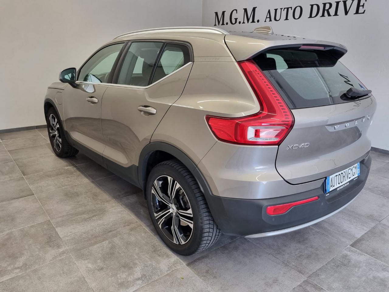 VOLVO XC40 T5 Recharge Plug-in Hybrid Inscription - 17