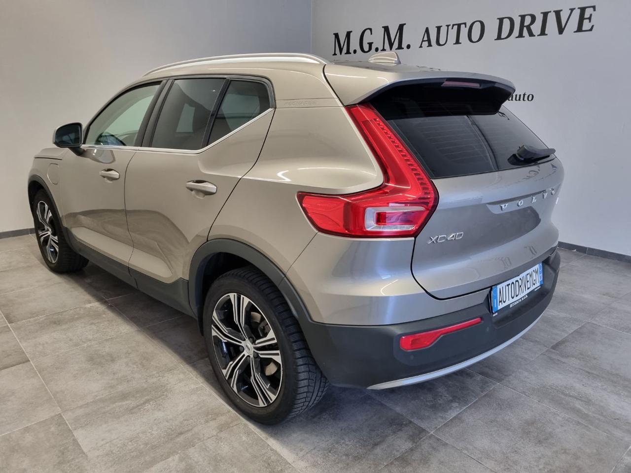 VOLVO XC40 T5 Recharge Plug-in Hybrid Inscription - 25