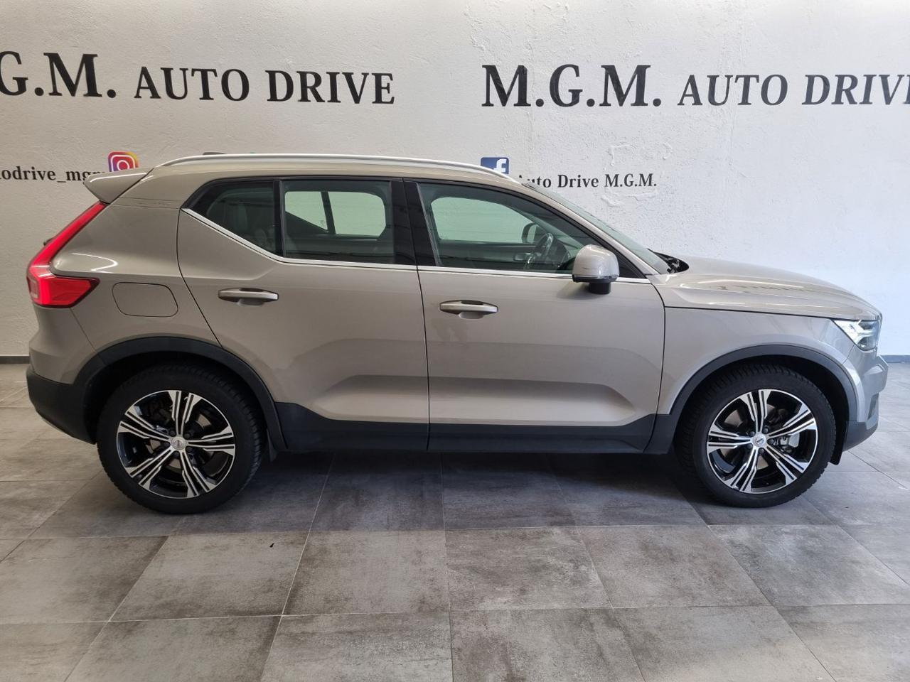 VOLVO XC40 T5 Recharge Plug-in Hybrid Inscription - 4