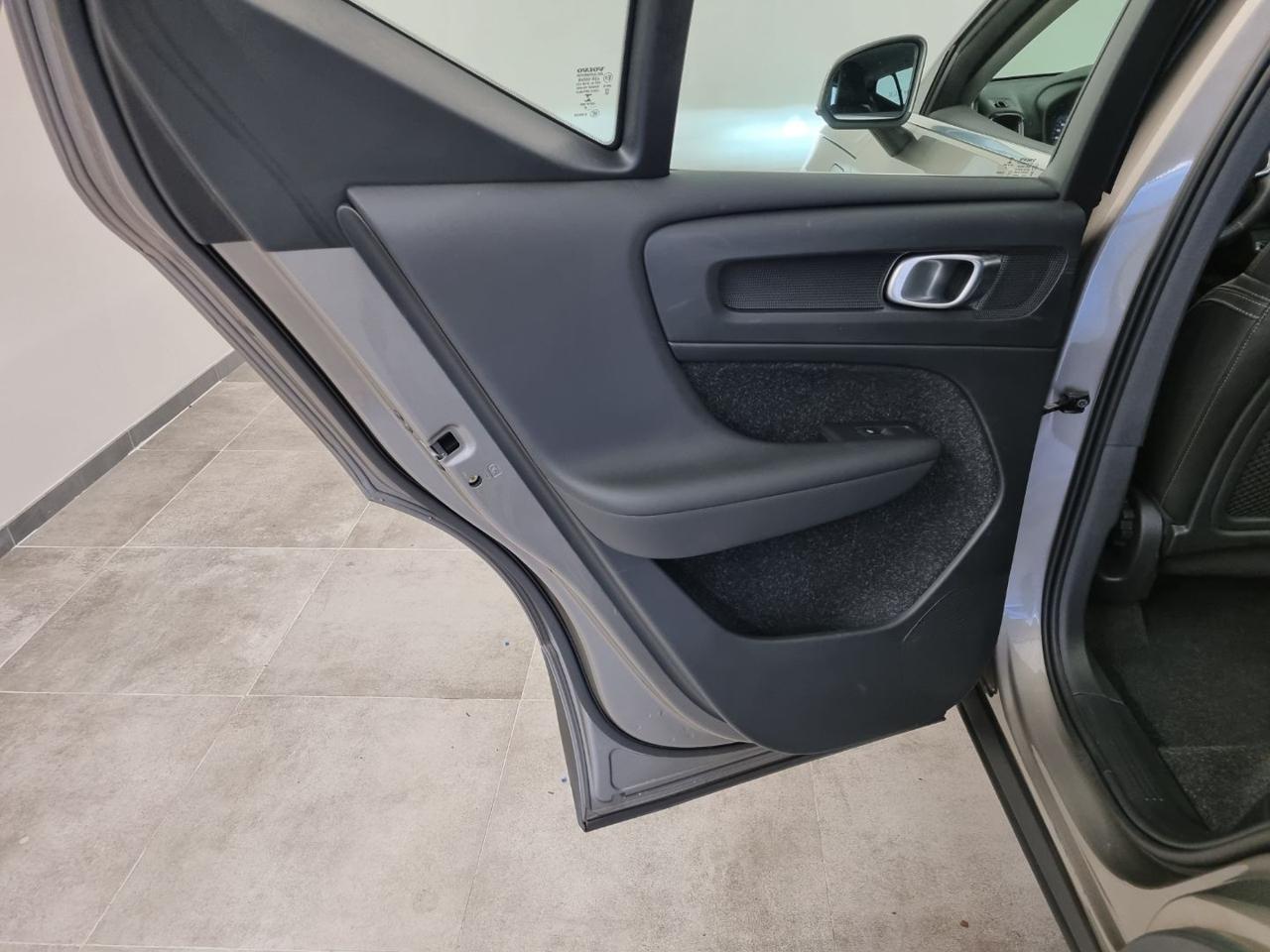 VOLVO XC40 T5 Recharge Plug-in Hybrid Inscription - 23