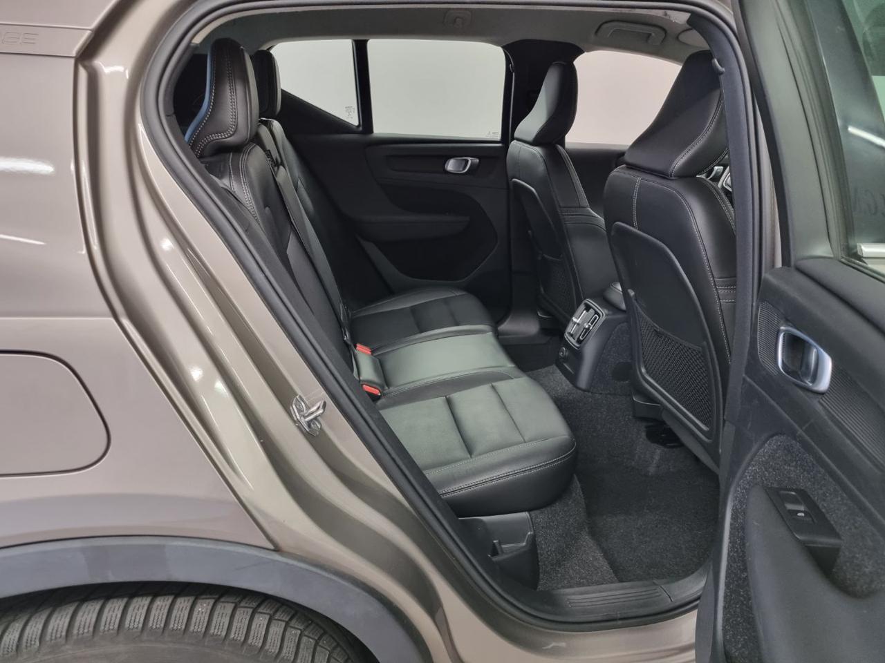 VOLVO XC40 T5 Recharge Plug-in Hybrid Inscription - 24