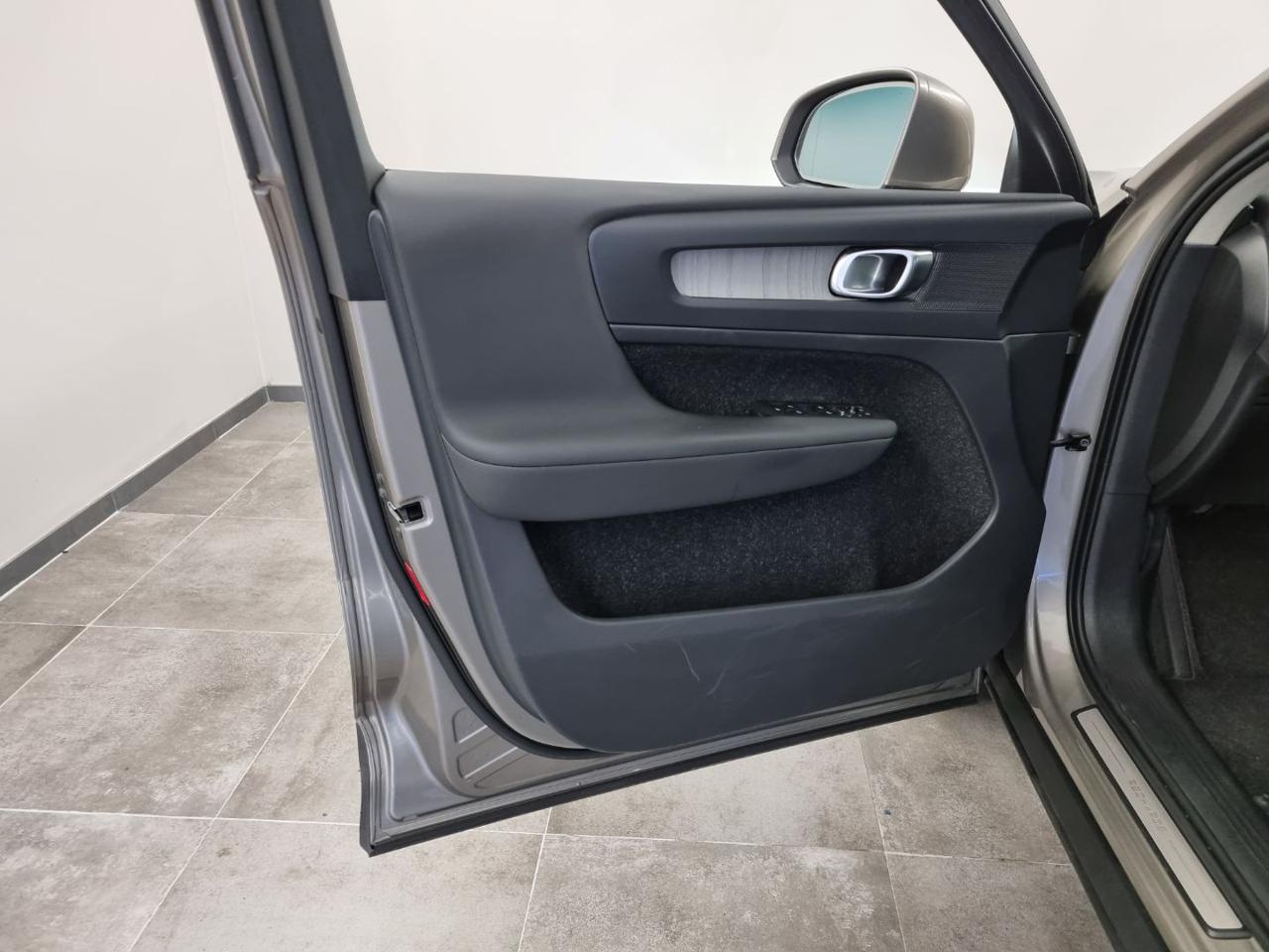 VOLVO XC40 T5 Recharge Plug-in Hybrid Inscription - 22