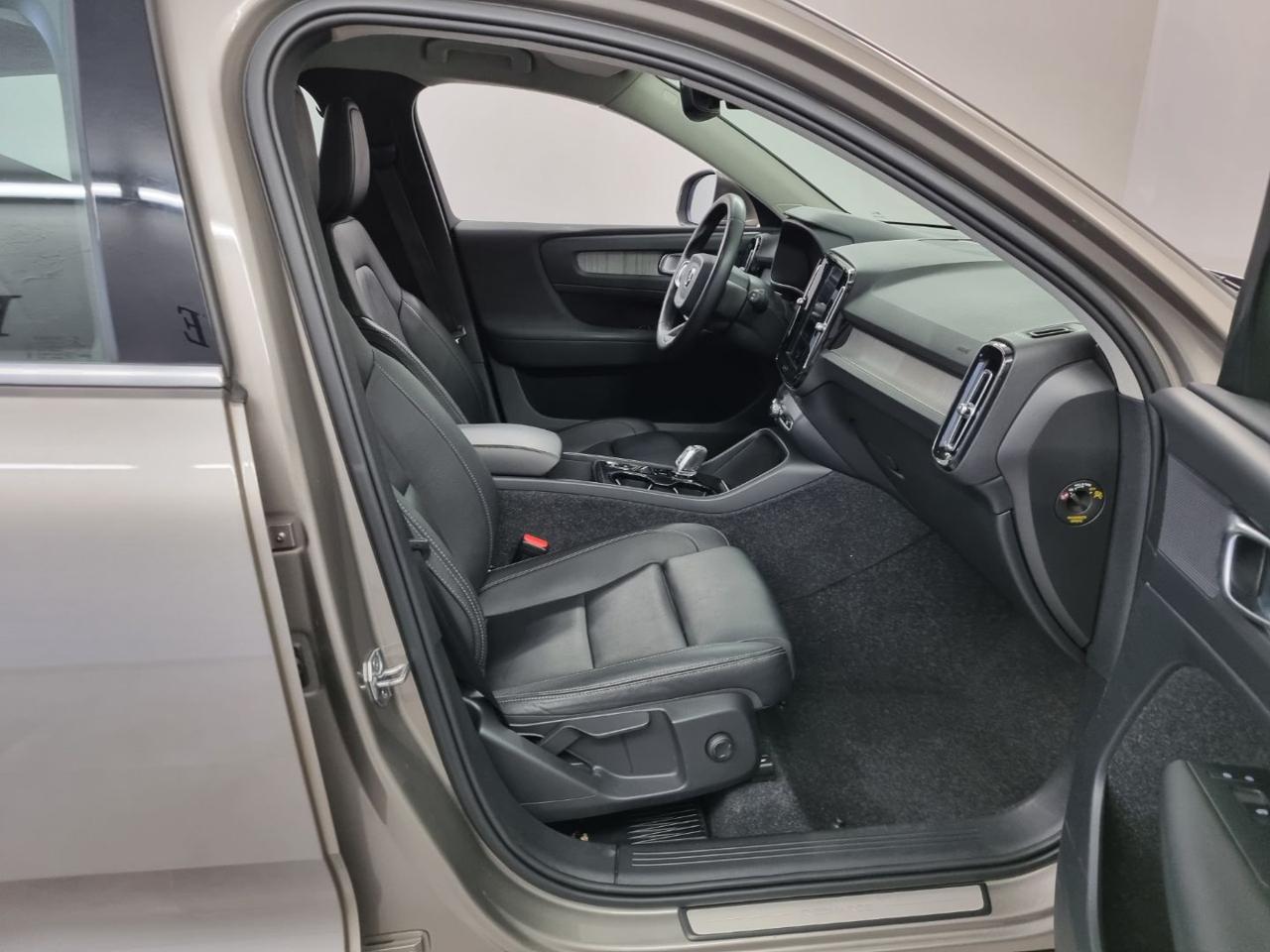 VOLVO XC40 T5 Recharge Plug-in Hybrid Inscription - 9