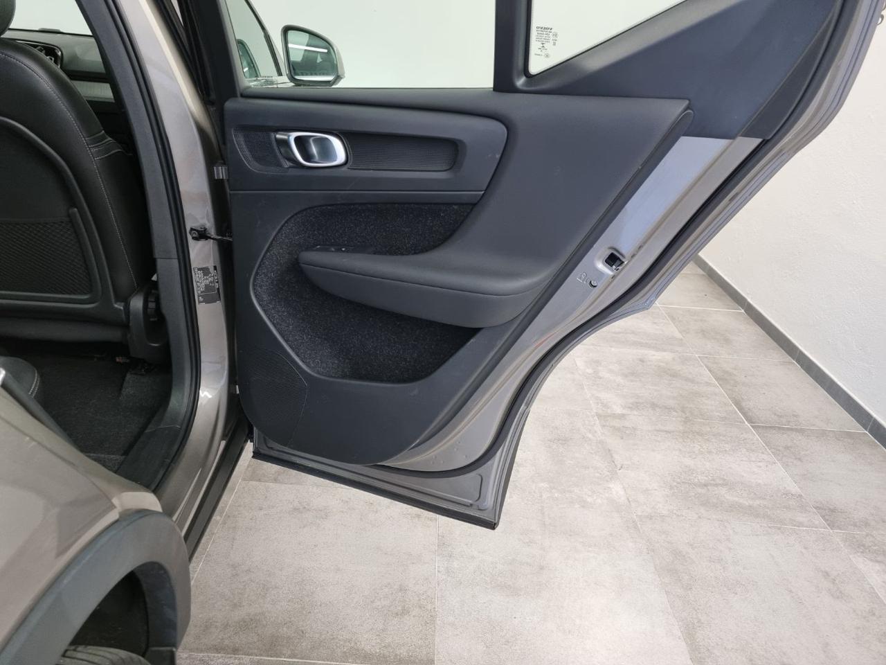 VOLVO XC40 T5 Recharge Plug-in Hybrid Inscription - 25