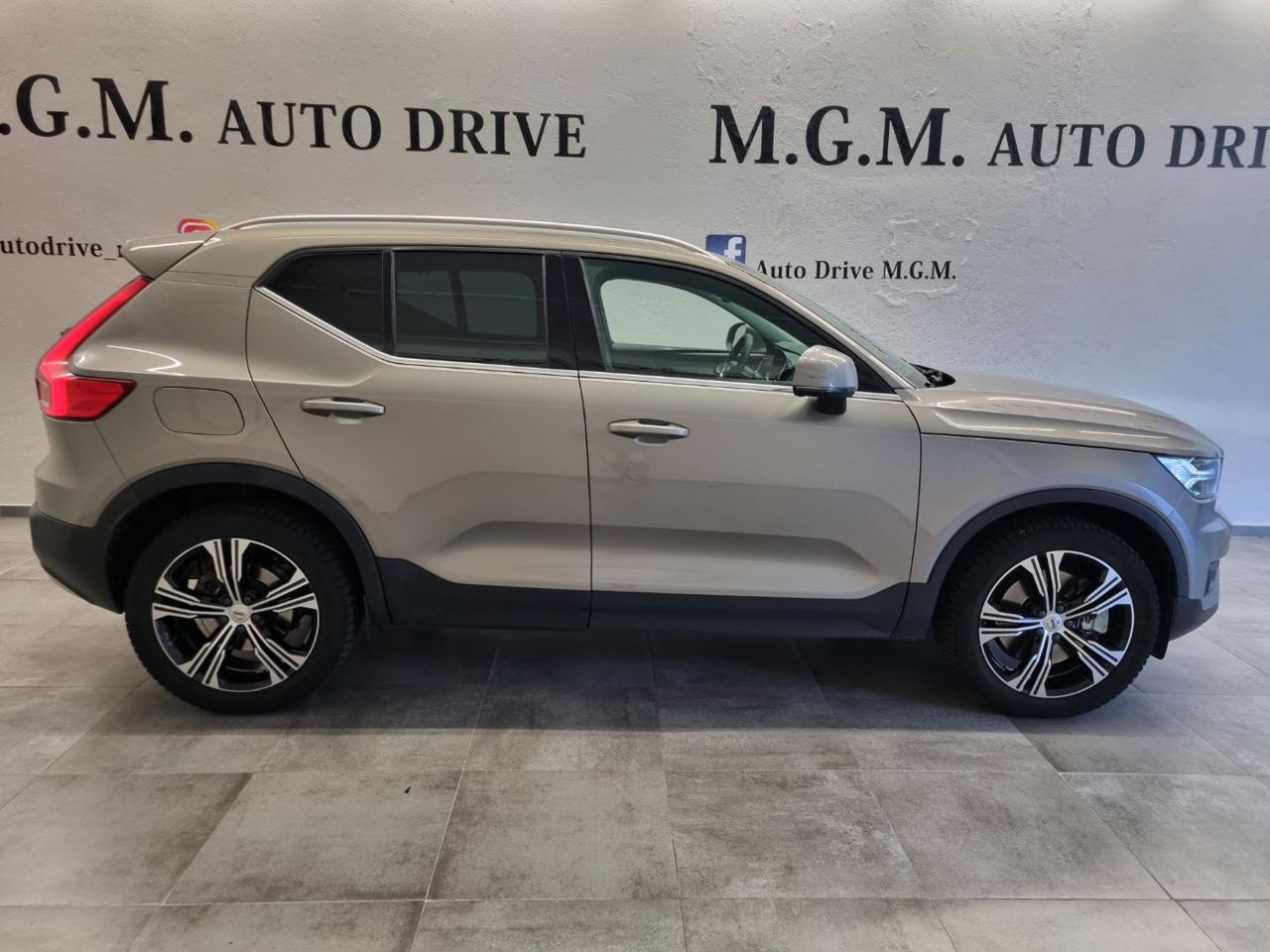 VOLVO XC40 T5 Recharge Plug-in Hybrid Inscription - 4