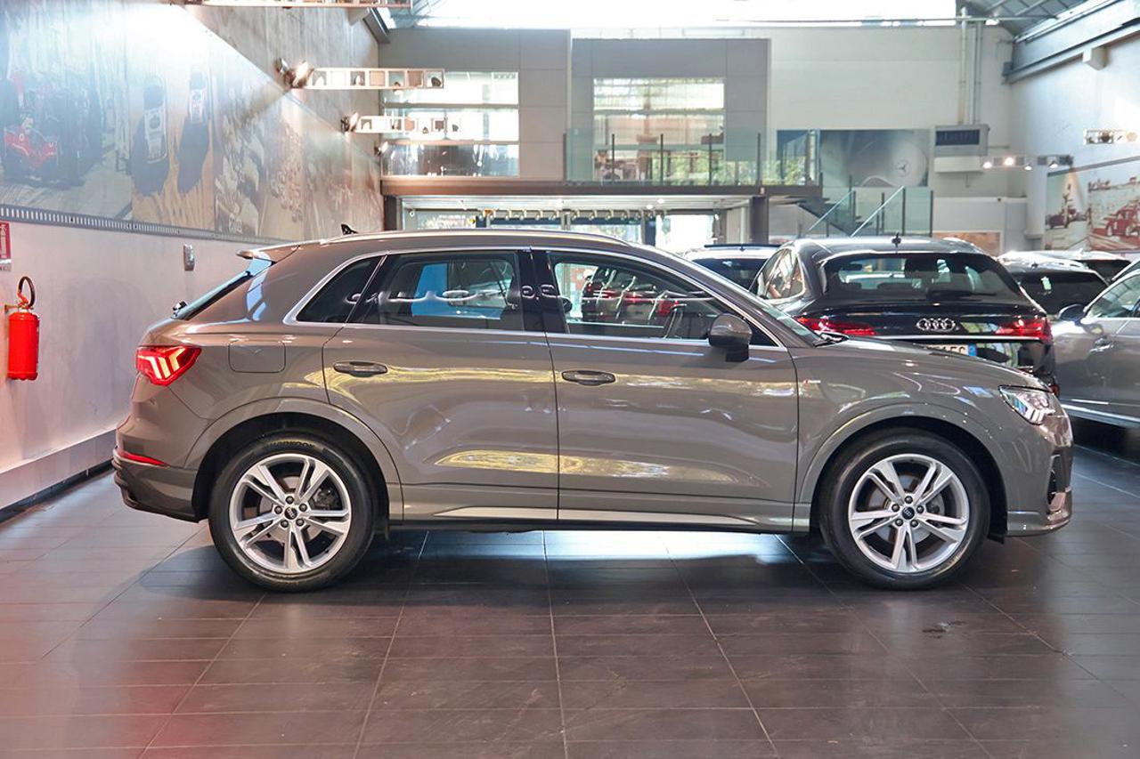 AUDI Q3 35 TDI S-Tronic S-Line - 2