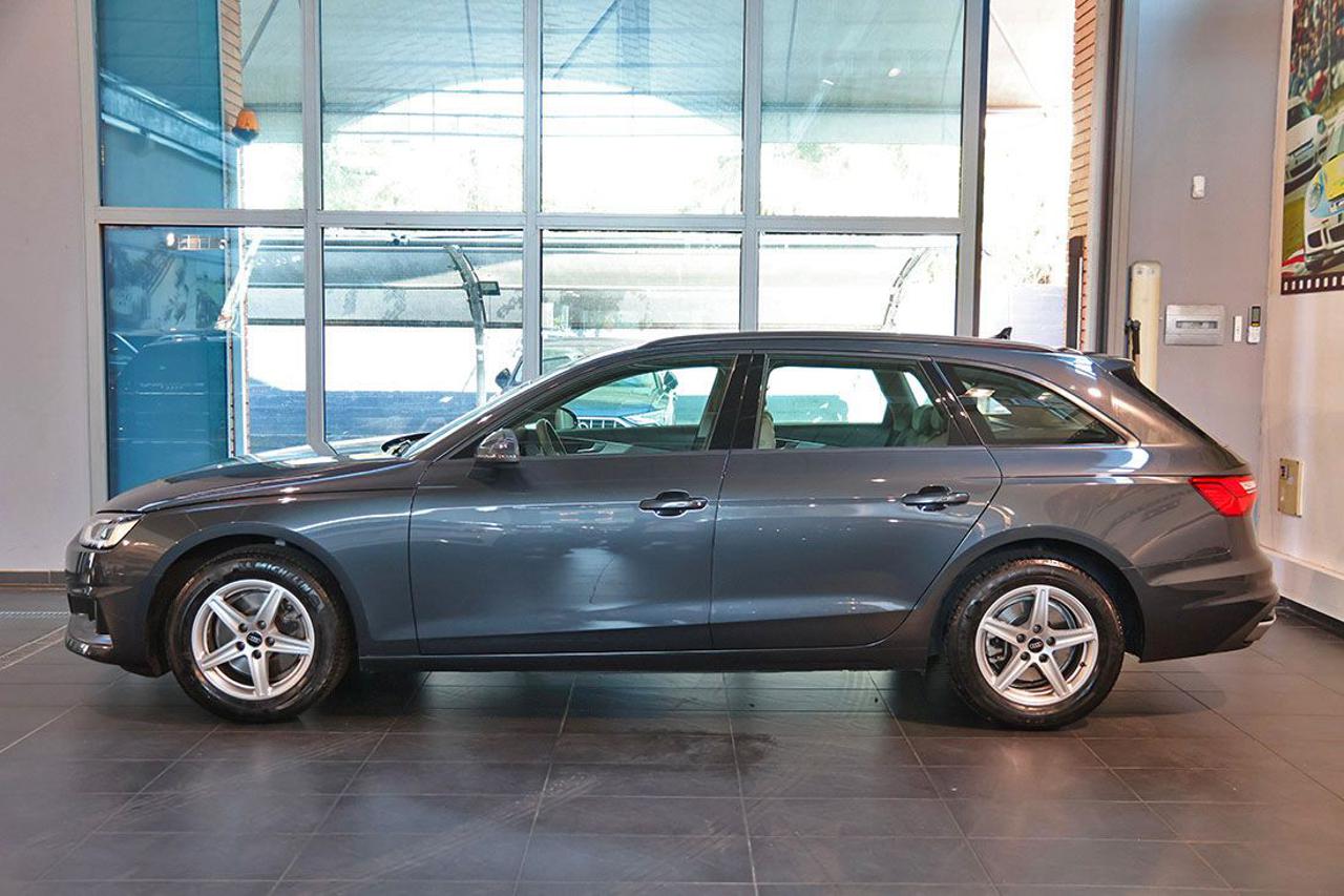 AUDI A4 30 TDI Avant S-Tronic Business - 3