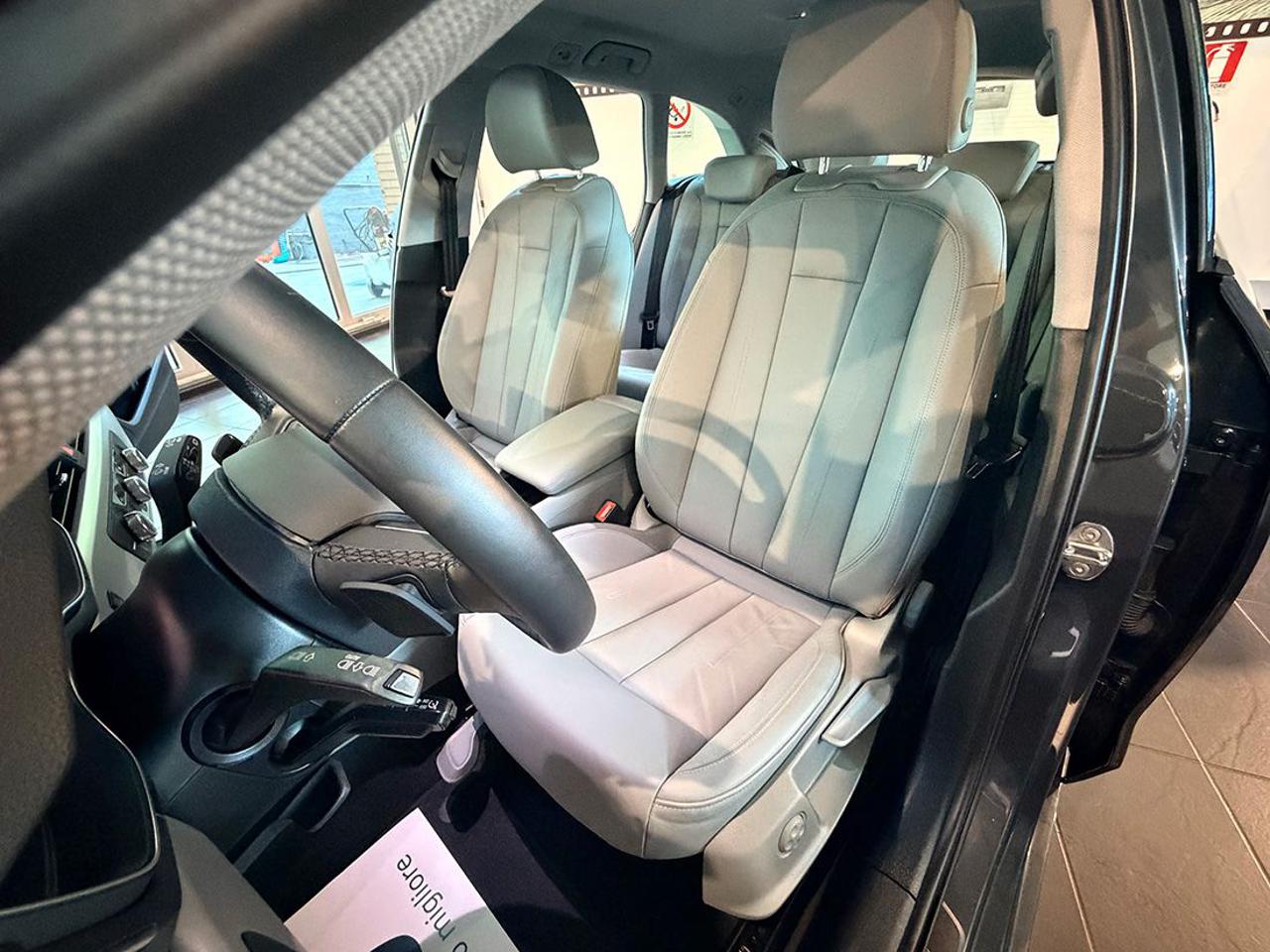 AUDI A4 30 TDI Avant S-Tronic Business - 17