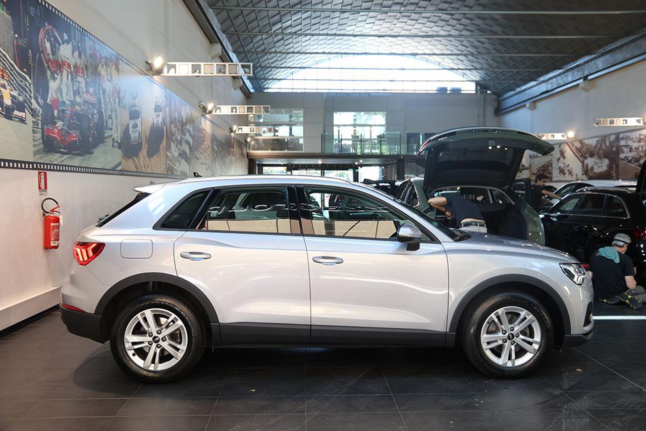 AUDI Q3 35 TDI S-Tronic Business - 2