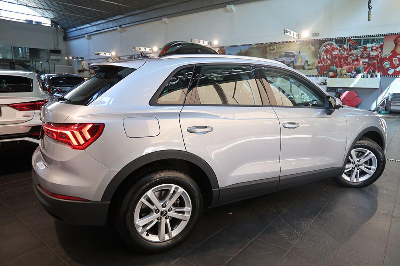 AUDI Q3 35 TDI S-Tronic Business - 9