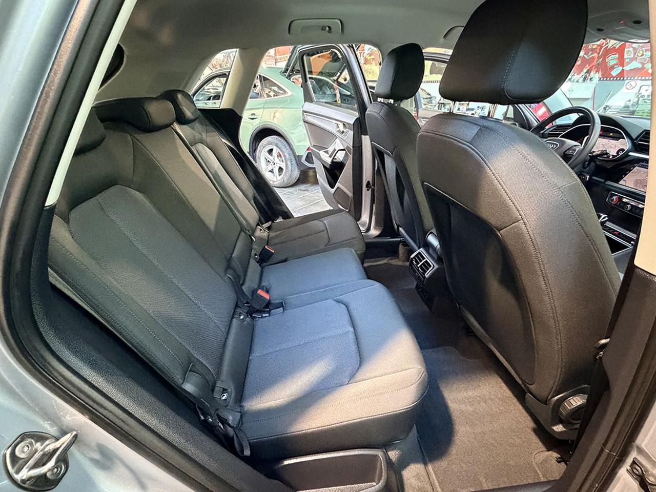 AUDI Q3 35 TDI S-Tronic Business - 18
