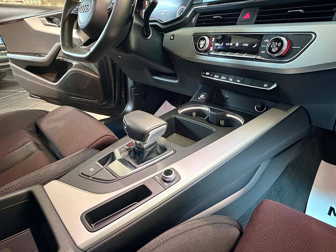 AUDI A4 35 TFSI Avant S-Tronic S-Line - 37