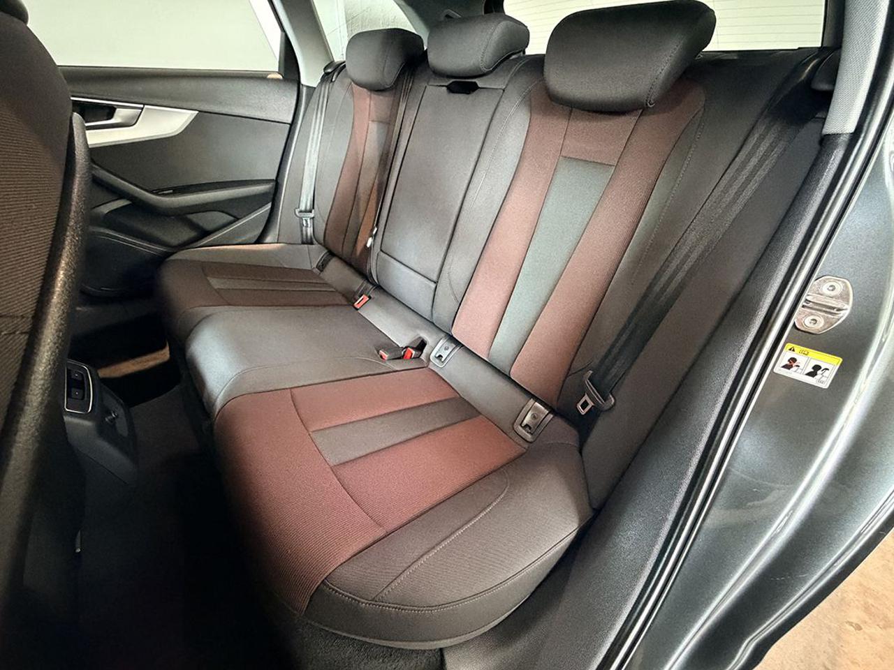 AUDI A4 35 TFSI Avant S-Tronic S-Line - 20