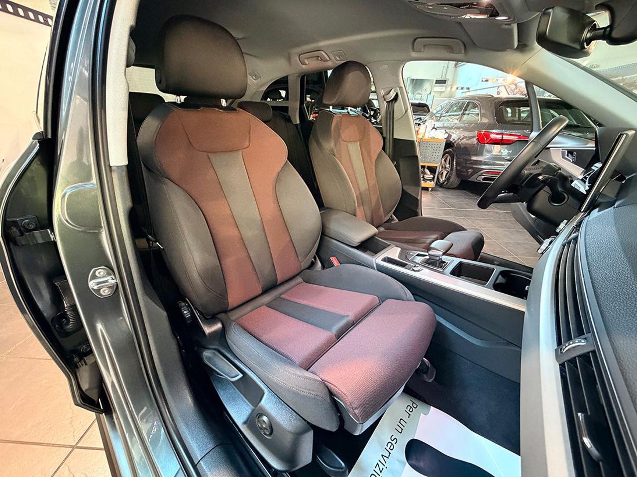 AUDI A4 35 TFSI Avant S-Tronic S-Line - 17