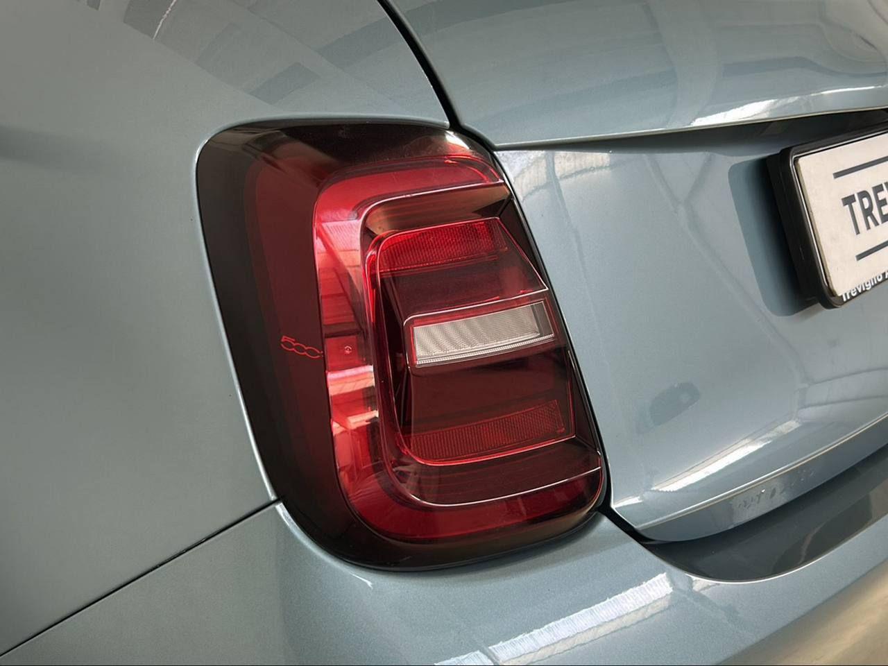 FIAT 500e 3+1 42 kWh La Prima 320 Km autonomia - 36